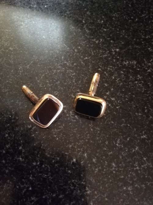 Vintage petite Gold colour watch and cufflink set, sold together as one lot