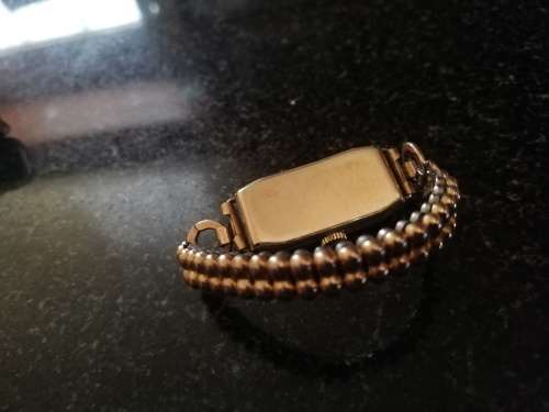 Vintage petite Gold colour watch and cufflink set, sold together as one lot