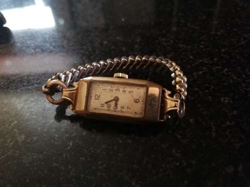 Vintage petite Gold colour watch and cufflink set, sold together as one lot