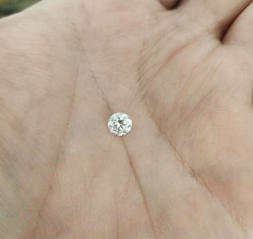 R1 Start!!! Stunning 1.0ct Certified Moissanite, Color D ,VVS1 Includes Certificate.