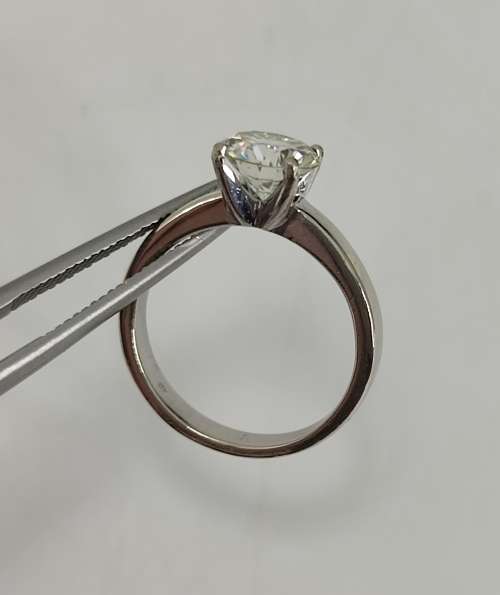 Solid 9ct White Gold Solitaire Engagement Ring, 1.58ct I/j Color VVs1 Moissanite