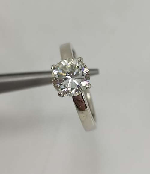 Solid 9ct White Gold Solitaire Engagement Ring, 1.58ct I/j Color VVs1 Moissanite
