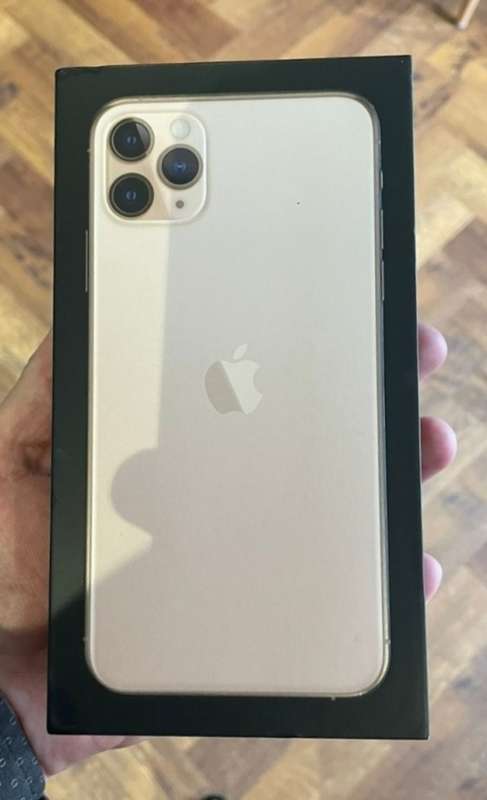 Apple iPhone 11 pro Max 256gig, Gold Color, with Box, Pre owned, Please see Full Description!!!