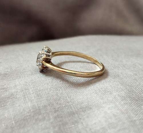 Solid 9ct Gold Vintage Solitaire Style Engagement Ring, see full description!!!