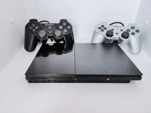 Sony Playstation 2 with 5 x Games, 2 x remotes and Steering control and all wires!!!