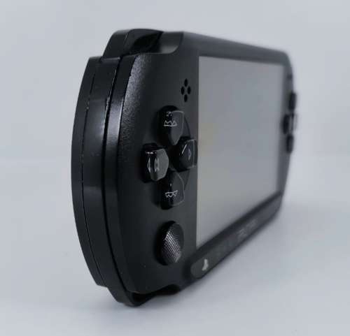 Sony PSP- E1004 with 5 x Games and all accessories, see full description please