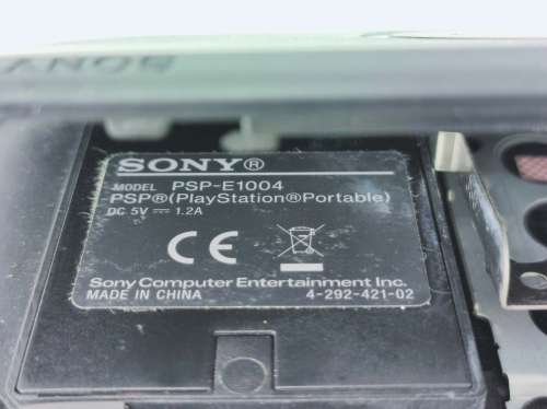 Sony PSP- E1004 with 5 x Games and all accessories, see full description please
