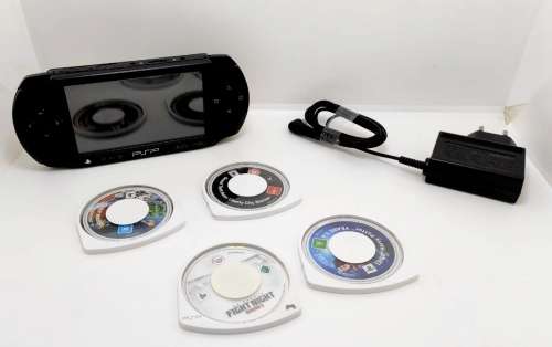 R1 Low Start !!! Sony PSP with 4 x Games, Sold as a lot, comes with Charger!!!