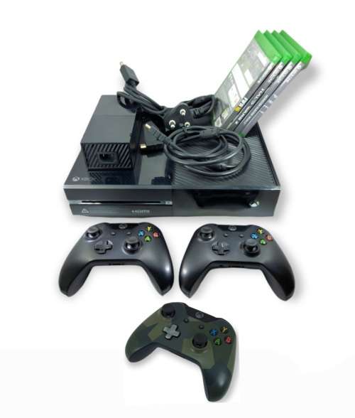 Xbox One 500gig With 3 Wireless Remotes and 4 x Games, Sold As a lot !!!