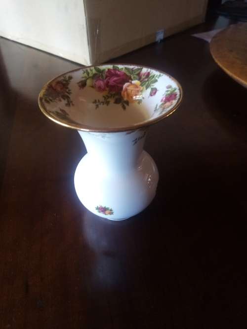 Royal Albert Old Country Roses Vase  13 cm