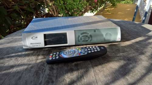 DSTV dual view decoder with remote