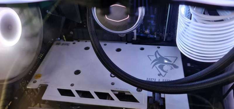 Hellhound Spectral White AMD Radeon RX 6650 XT 8GB GDDR6