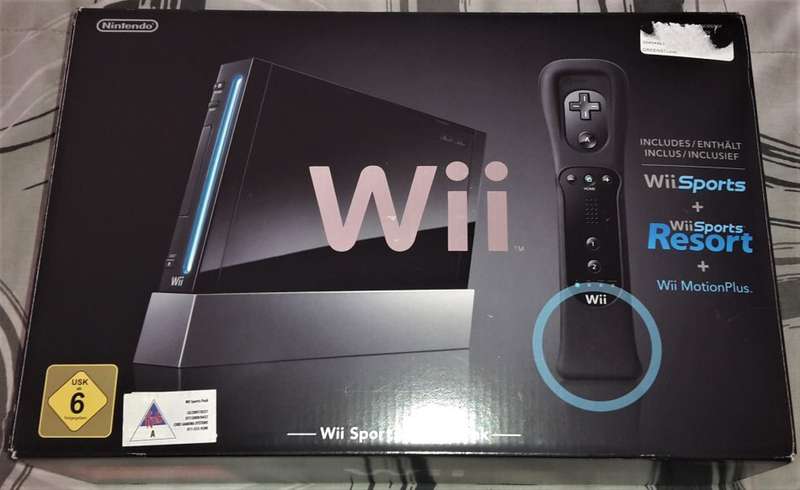 Nintendo Wii Console incl Wii Sports, Wii Sports Resort & Wii Motion Plus (Batteries not included)
