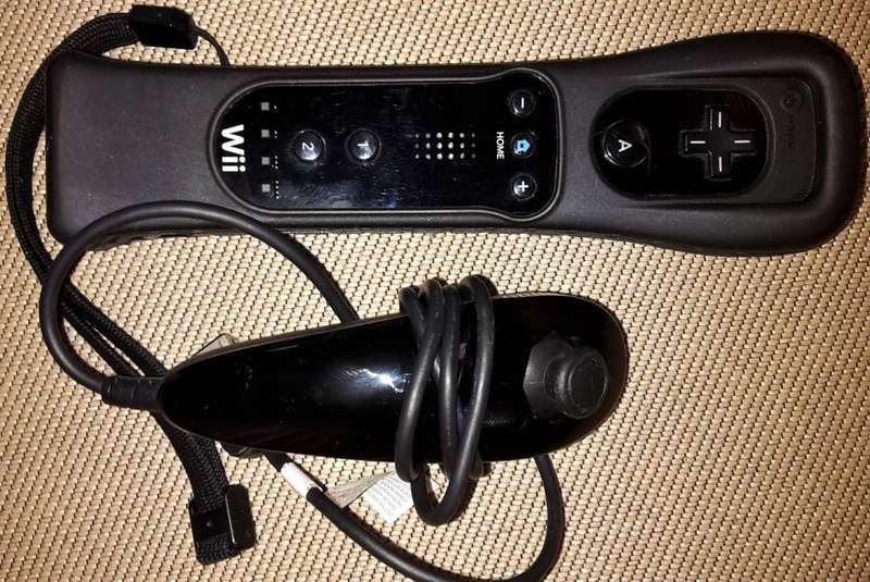 Nintendo Wii Console incl Wii Sports, Wii Sports Resort & Wii Motion Plus (Batteries not included)