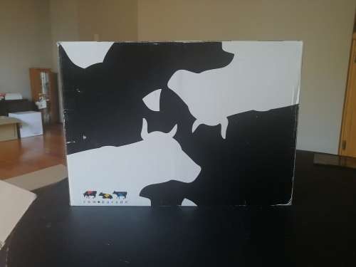 EVERYTHING MUST GO!!! Cow Parade limited edition resin figurein `Caprice a L`oeuvre`