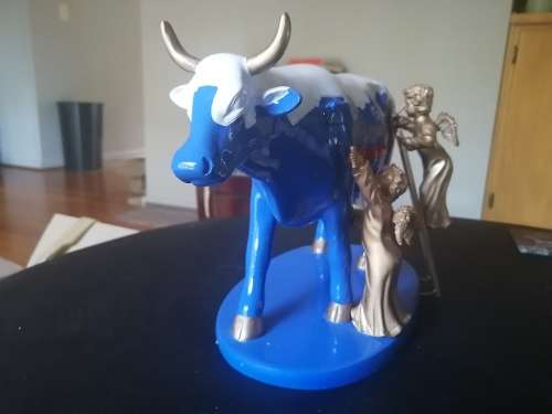 EVERYTHING MUST GO!!! Cow Parade limited edition resin figurein `Caprice a L`oeuvre`