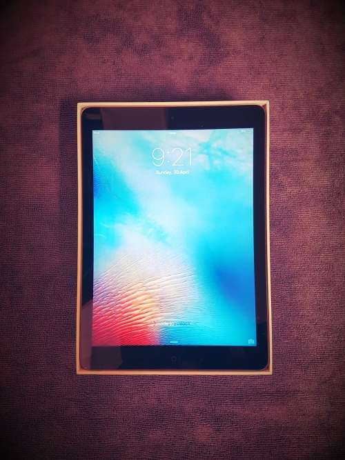 IPAD AIR 16GB Wifi Excellent condition!