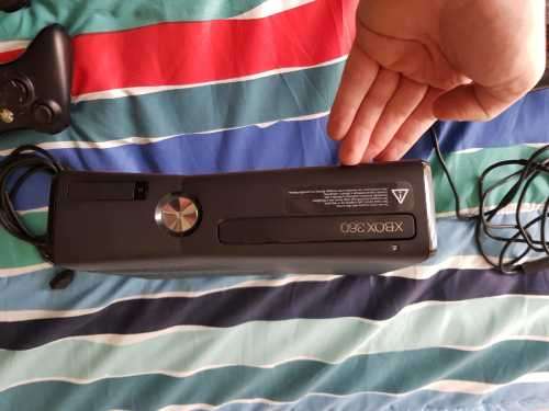 XBOX 360 WITH KINECT AND 9 GAMES!