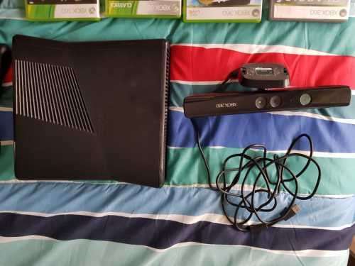 XBOX 360 WITH KINECT AND 9 GAMES!