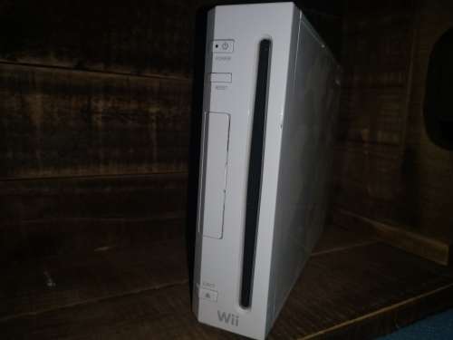 NINTENDO WII WITH 2 CONTROLLERS AND 2 NUNCHUCKS AND TOP SHOT ELITE