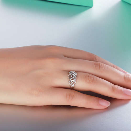 LATE ENTRY: CELTIC KNOT HEART 925 SOLID STERLING SILVER RING SIZE 8 / Q