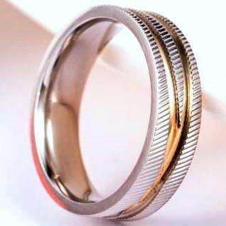 316L Stainless Steel Comfort 6mm Gold Stripe Wedding Band. Ring Size 6.5 / N / 17mm