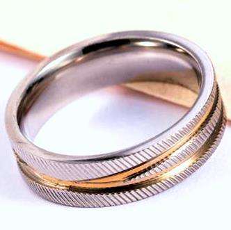 316L Stainless Steel Comfort 6mm Gold Stripe Wedding Band. Ring Size 6.5 / N / 17mm