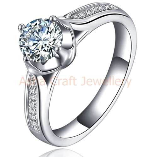 SPECTACULAR 0.91CT. CR.DIAMOND SOLITAIRE AND ACCENTS ENGAGEMENT RING - SIZE 9 / R-S