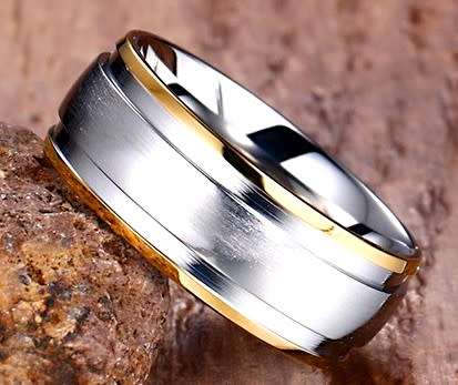 MENS GOLD TRIM 316L STAINLESS STEEL WEDDING BAND. RING SIZE 14 / Z+3