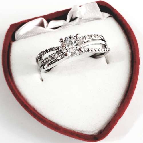 BEAUTIFUL!! 0.56ct Cr.Diamond Designer Inspired Engagement Ring. Size 9 / R+ / 18.9mm