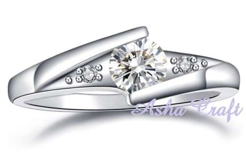 Beautiful 0.54ct Cr.Diamond Engagement Ring, Journey design. Size 8 / P-Q