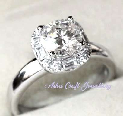 Exquisite 1.40ct Cr.Diamond Modern Solitaire Halo Engagement Ring. Size 7 | N/O