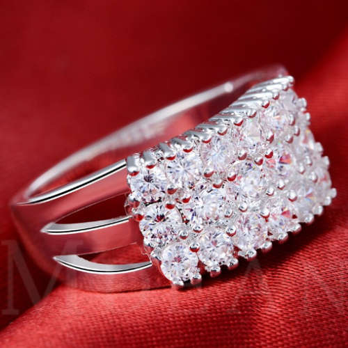 Beautiful 1.34ct Cr.Diamond Engagement Ring, Cluster Design. Size 6 | L-M