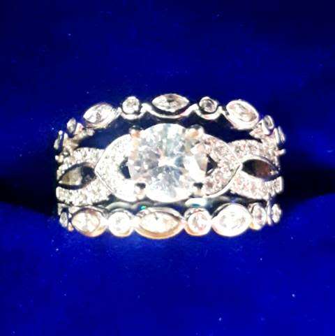 EXQUISITE! 2.55ct Solitaire & Accents Engagement Ring Set. Size 7.75 | P