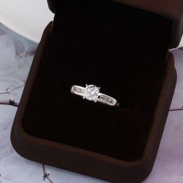 ACJ ENGAGEMENT RING - Size 8 / Q