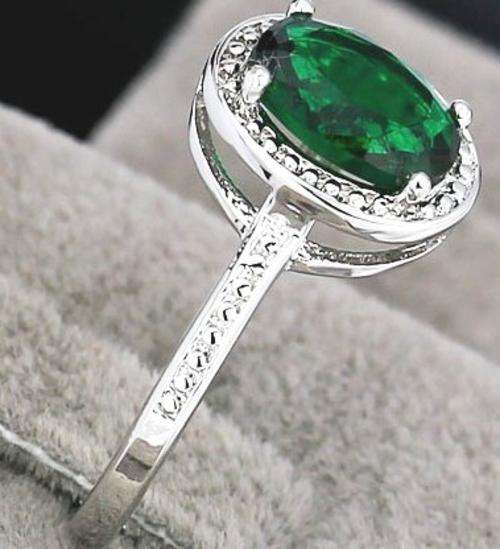 Beautiful 2.050ct Emerald Crystal 18krgp Cocktail Ring. Size 5/K/16mm
