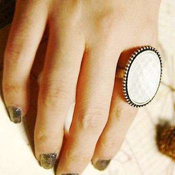 Lovely Fashion Vintage Retro Style Big White Rhinestone Ring - Adj Size
