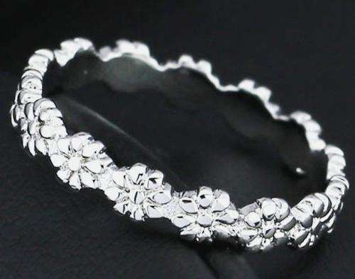 BRAND NEW Eternity Flower Band. Size 8 / Q / 18mm diameter.