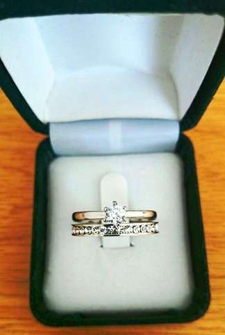 Breathtaking 0.83carat Cr. Diamond Engagement Ringset. Size 10.5[V]