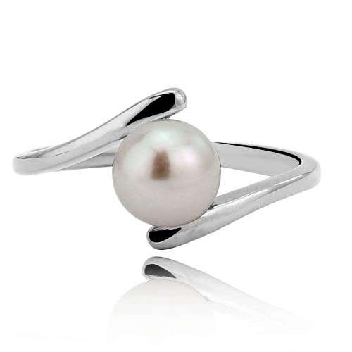 7MM White Freshwater Pearl Ring. Size 6/M