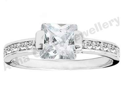 Top Square Ring 1.48ct Cr.Diamond with Brilliant Accents. Sz.6 M 16.3