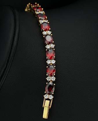 Amazing 14.76 carat cr.garnet and white topaz tennis bracelet