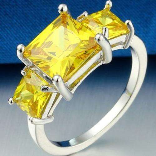 Princess cut 3.00ct cr Yellow Citrine trilogy ring. Size 8 / Q