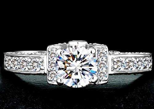 Exquisite White Zircon Solitaire and Accents Sterling Silver Ring. Size 7