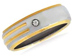STUNNING!!! 14kt Yellow Gold Trim Wedding Ring Band. Size 6.5