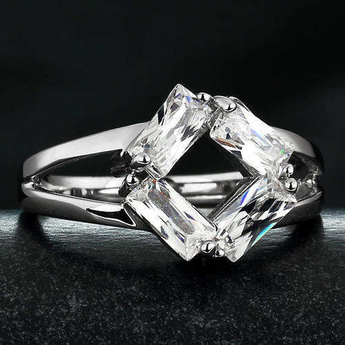 Spectacular Cubic Zirconia Platinum Plated Ring - Size 8 / Q / 18mm diameter