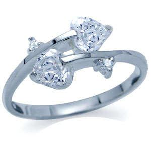 Beautiful Brand New 0.56ctw White CZ Heart Ring made of .925 Sterling Silver - Size 6