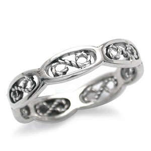 Size 8 / Q - Brand New Celtic Design Ring in 925 Sterling Silver (5161)