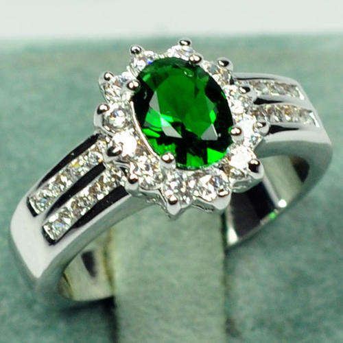 Charming Emerald Dress Ring - Size 8