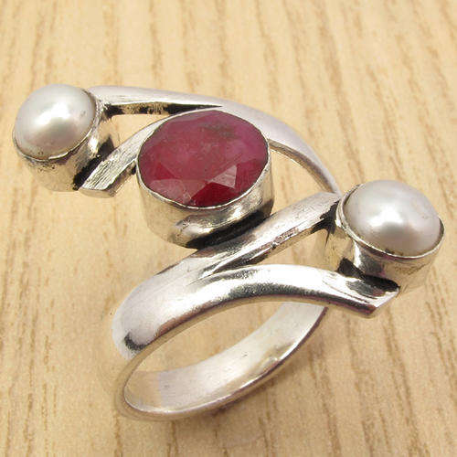 Beautiful PEARL & RUBY GEMSTONE Ring - Size 9 1/2